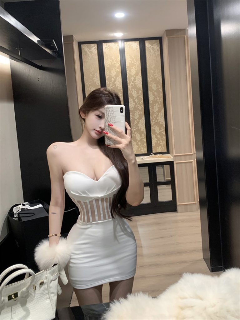 Women's White Knit Bodycon Strapless Mini Dress with Padded Bust